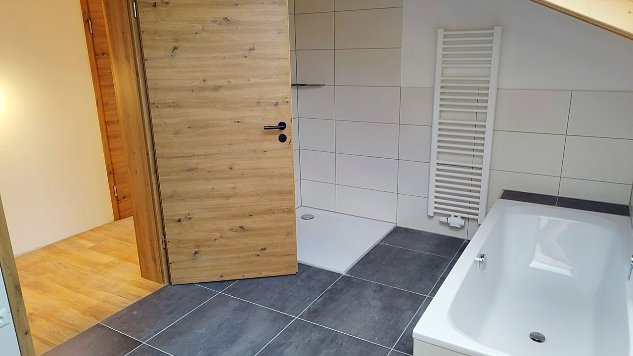 Badezimmer (grade am fertig werden) Badezimmer (grade am fertig werden)
